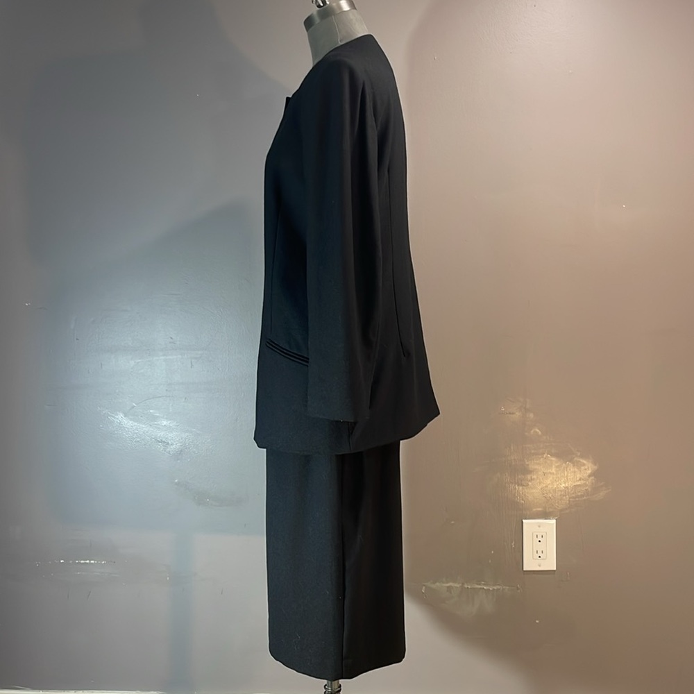 Pure Virgin wool black Womens suit size 12 MADE IN CANADA fully lined suit - Picture 6 of 17